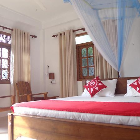 Nisha Homestay Inn Peradeniya Kültér fotó