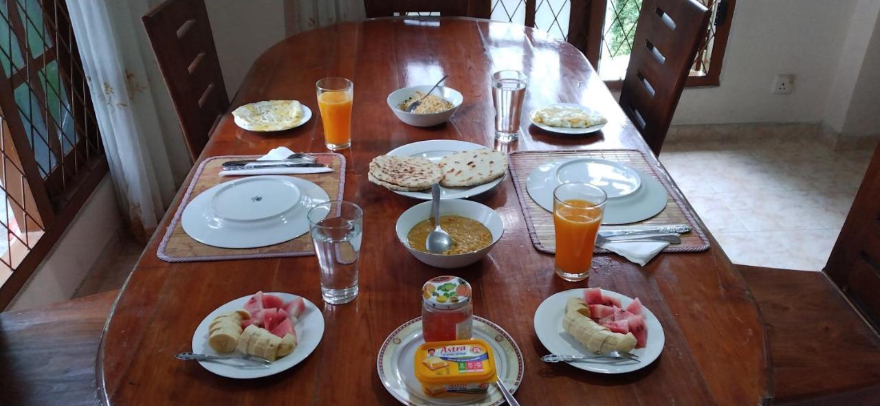Nisha Homestay Inn Peradeniya Kültér fotó