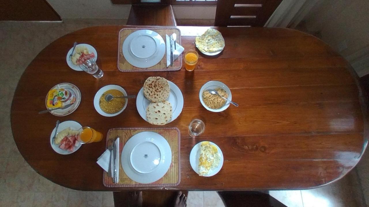 Nisha Homestay Inn Peradeniya Kültér fotó