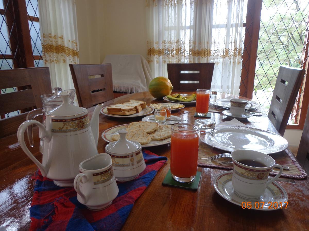 Nisha Homestay Inn Peradeniya Kültér fotó