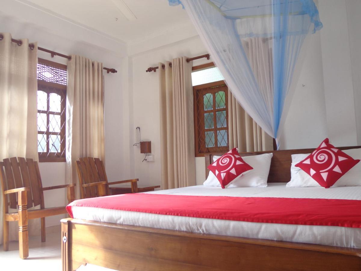 Nisha Homestay Inn Peradeniya Kültér fotó