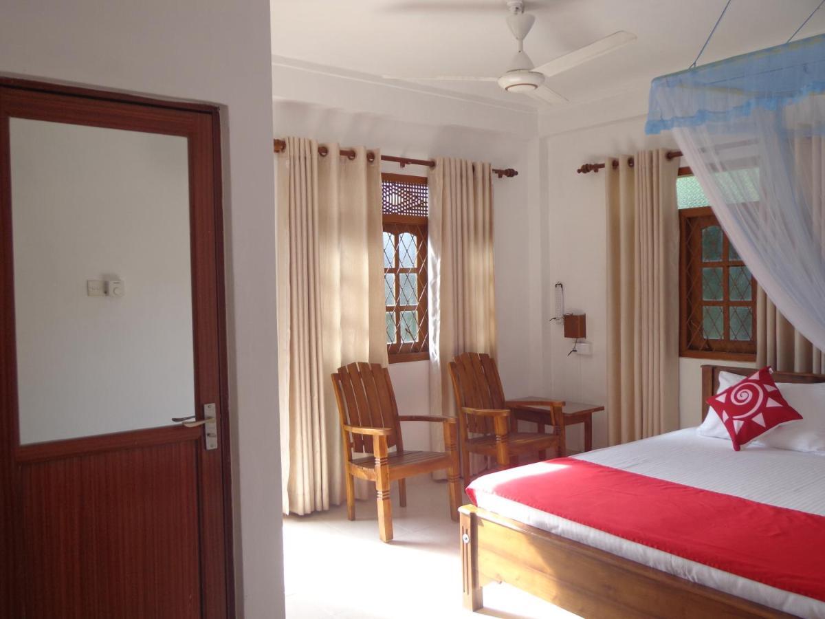Nisha Homestay Inn Peradeniya Kültér fotó