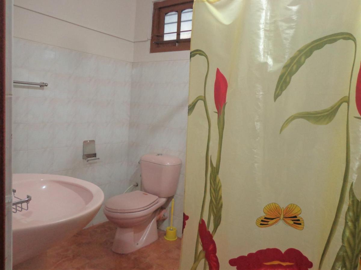 Nisha Homestay Inn Peradeniya Kültér fotó