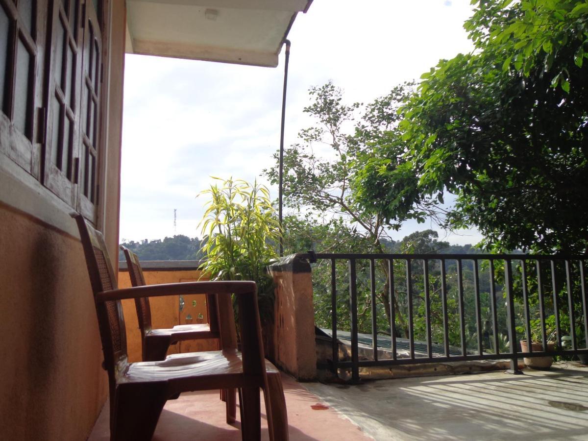 Nisha Homestay Inn Peradeniya Kültér fotó