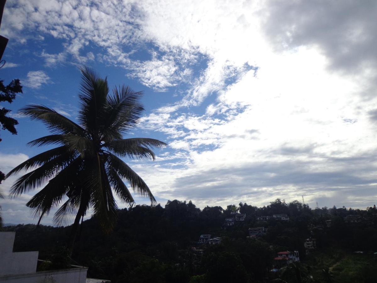 Nisha Homestay Inn Peradeniya Kültér fotó