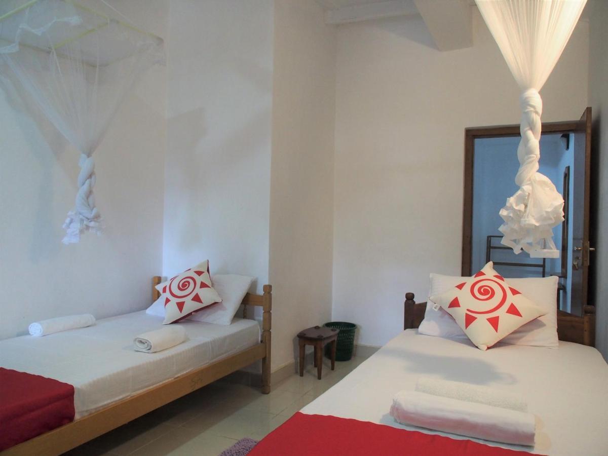 Nisha Homestay Inn Peradeniya Kültér fotó